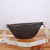 Louis Vuitton DISCOVERY Small Belt Bag in Textured Canvas and Leather Louis Vuitton DISCOVERY Small Belt Bag in Textured Canvas and Leather