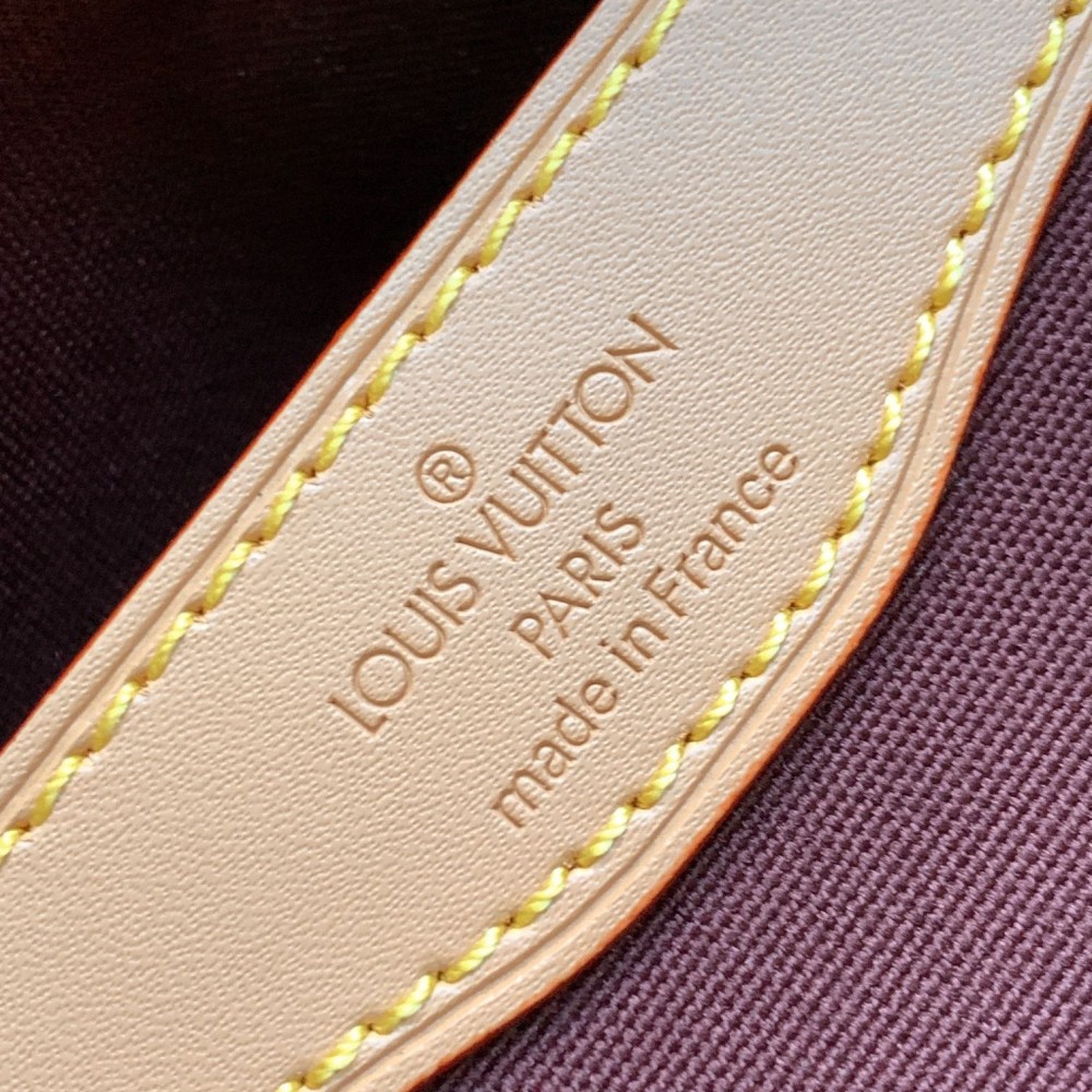 Louis Vuitton ONTHEGO classic small canvas pattern hardware chain shoulder strap handbag Louis Vuitton ONTHEGO classic small canvas pattern hardware chain shoulder strap handbag