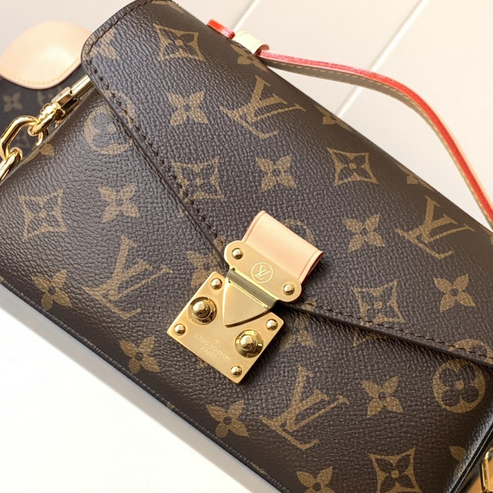 Louis Vuitton Petite Malle canvas pattern hardware chain shoulder strap handbag Louis Vuitton Petite Malle canvas pattern hardware chain shoulder strap handbag