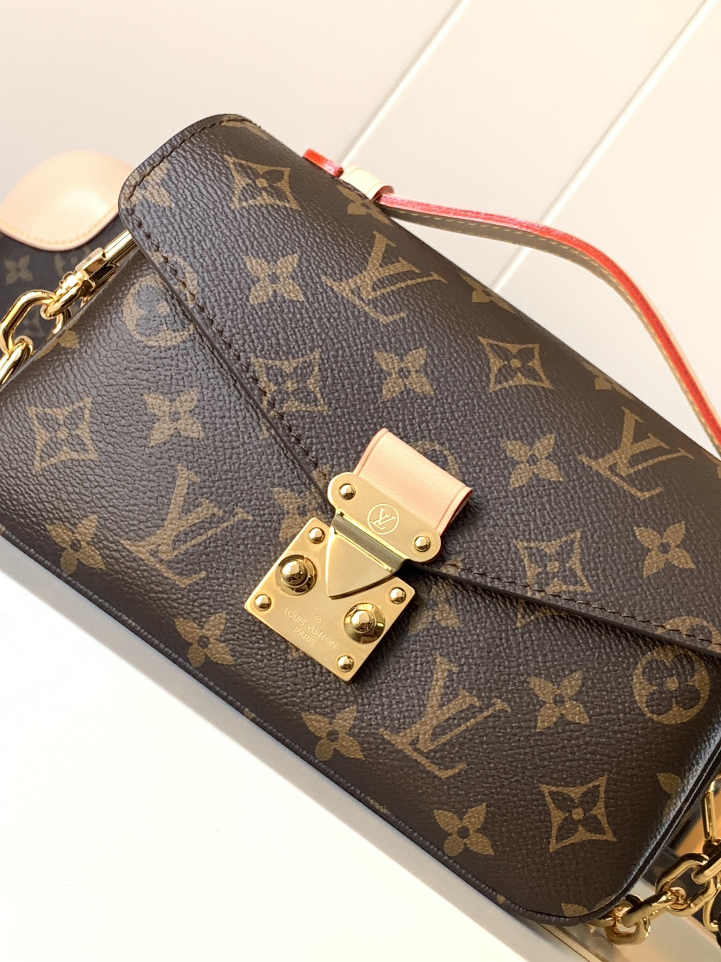 Louis Vuitton Petite Malle canvas pattern hardware chain shoulder strap handbag Louis Vuitton Petite Malle canvas pattern hardware chain shoulder strap handbag