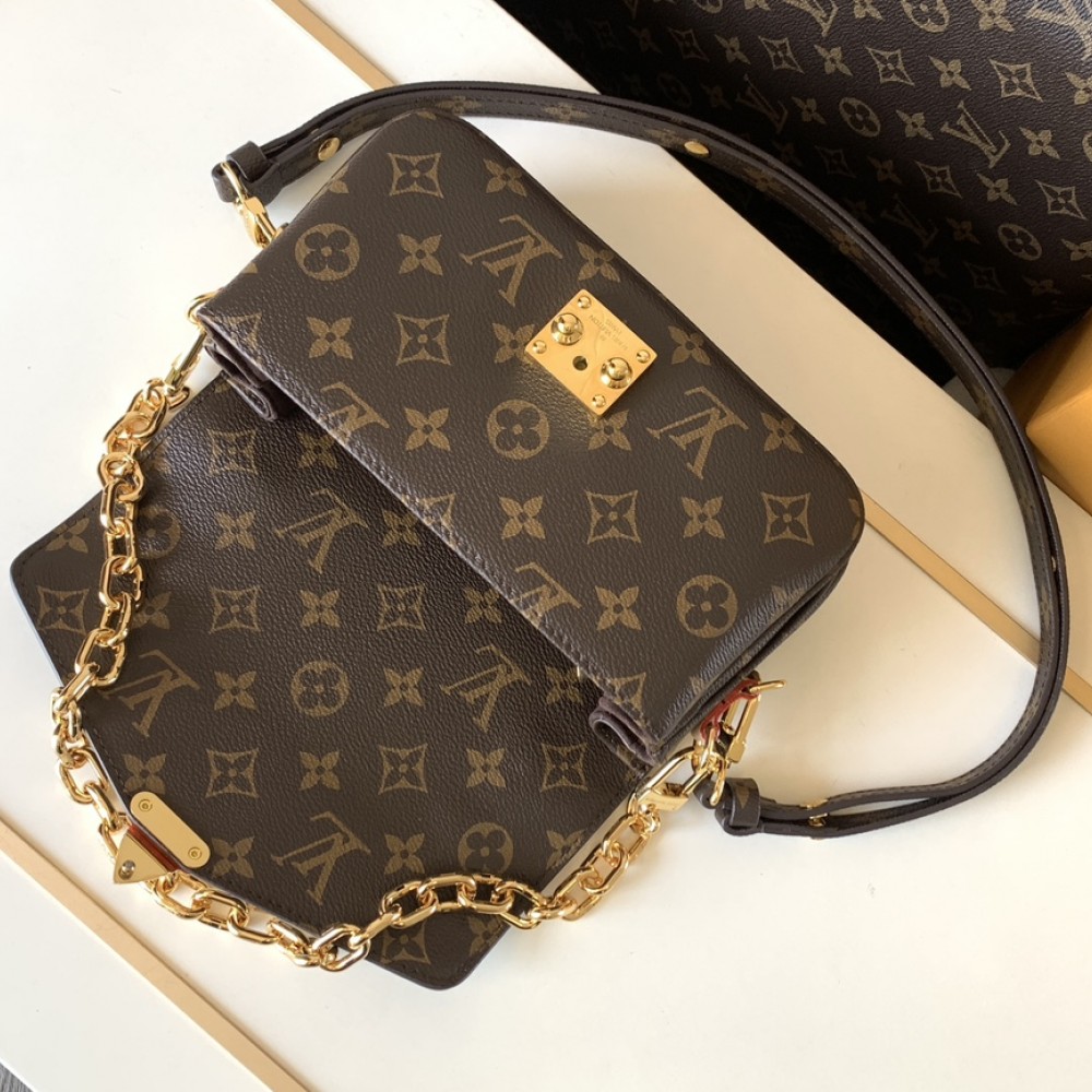 Louis Vuitton Petite Malle canvas pattern hardware chain shoulder strap handbag Louis Vuitton Petite Malle canvas pattern hardware chain shoulder strap handbag