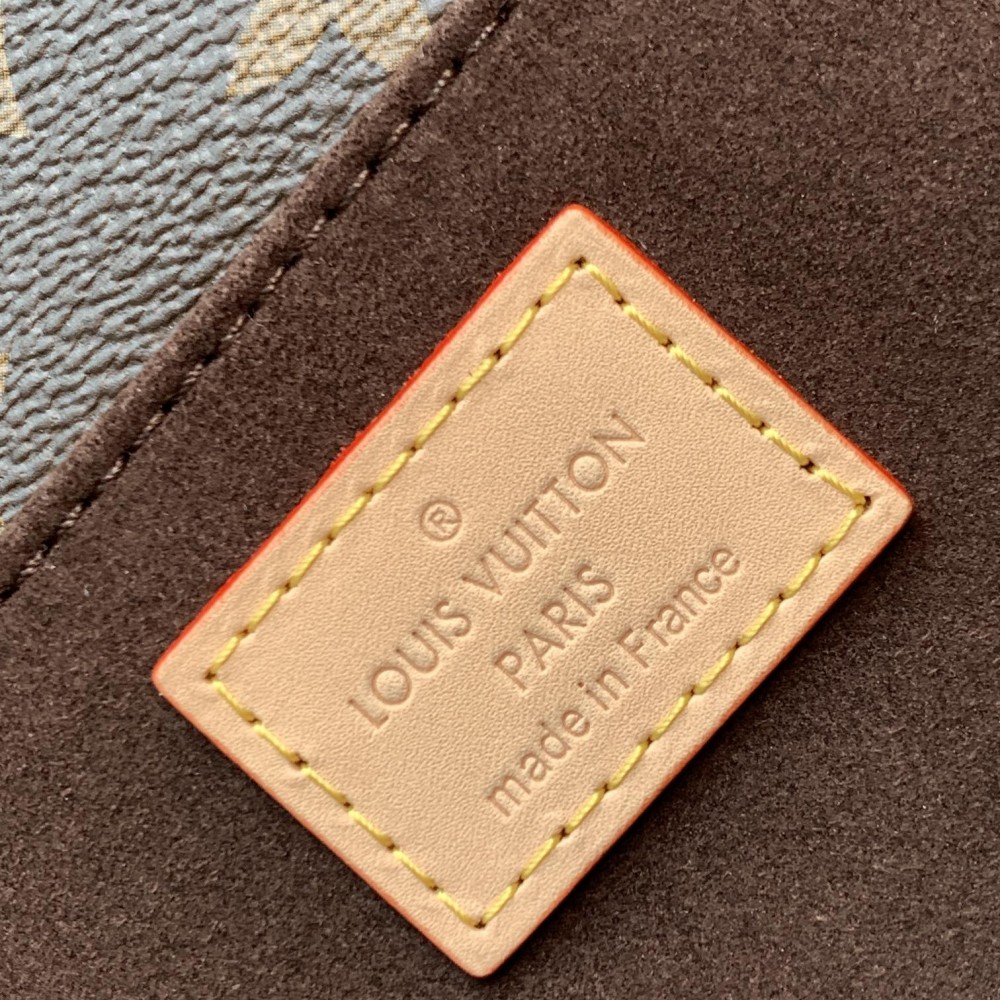 Louis Vuitton Petite Malle canvas pattern hardware chain shoulder strap handbag Louis Vuitton Petite Malle canvas pattern hardware chain shoulder strap handbag