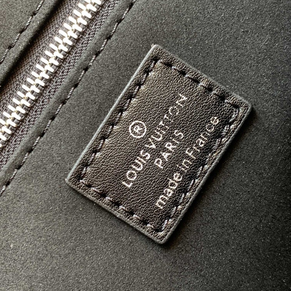 Louis Vuitton Pochette Métis Medium Black Leather Hardware Chain Shoulder Strap Handbag Louis Vuitton Pochette Métis Medium Black Leather Hardware Chain Shoulder Strap Handbag