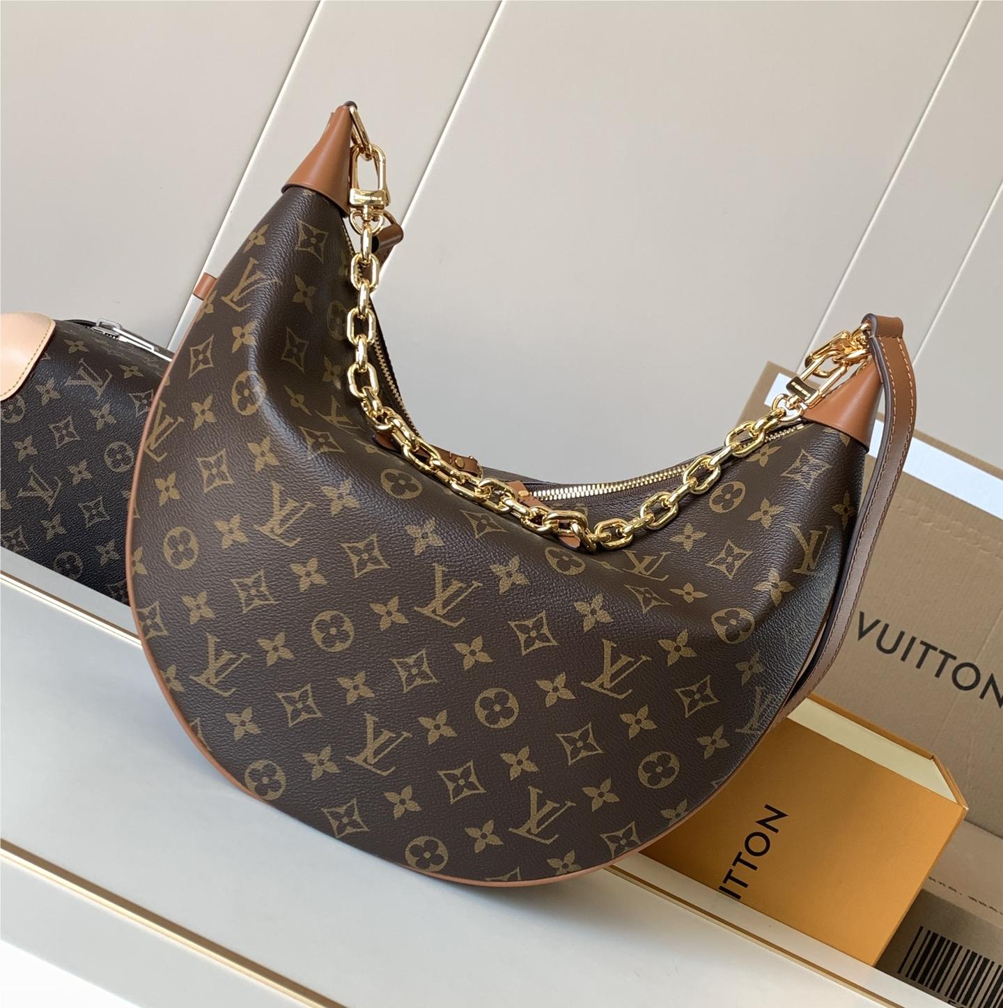 Louis Vuitton Loop Large Leather Canvas Textured Hardware Chain Shoulder Strap Handbag Louis Vuitton Loop Large Leather Canvas Textured Hardware Chain Shoulder Strap Handbag