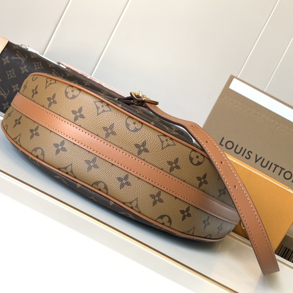 Louis Vuitton Loop Large Leather Canvas Textured Hardware Chain Shoulder Strap Handbag Louis Vuitton Loop Large Leather Canvas Textured Hardware Chain Shoulder Strap Handbag