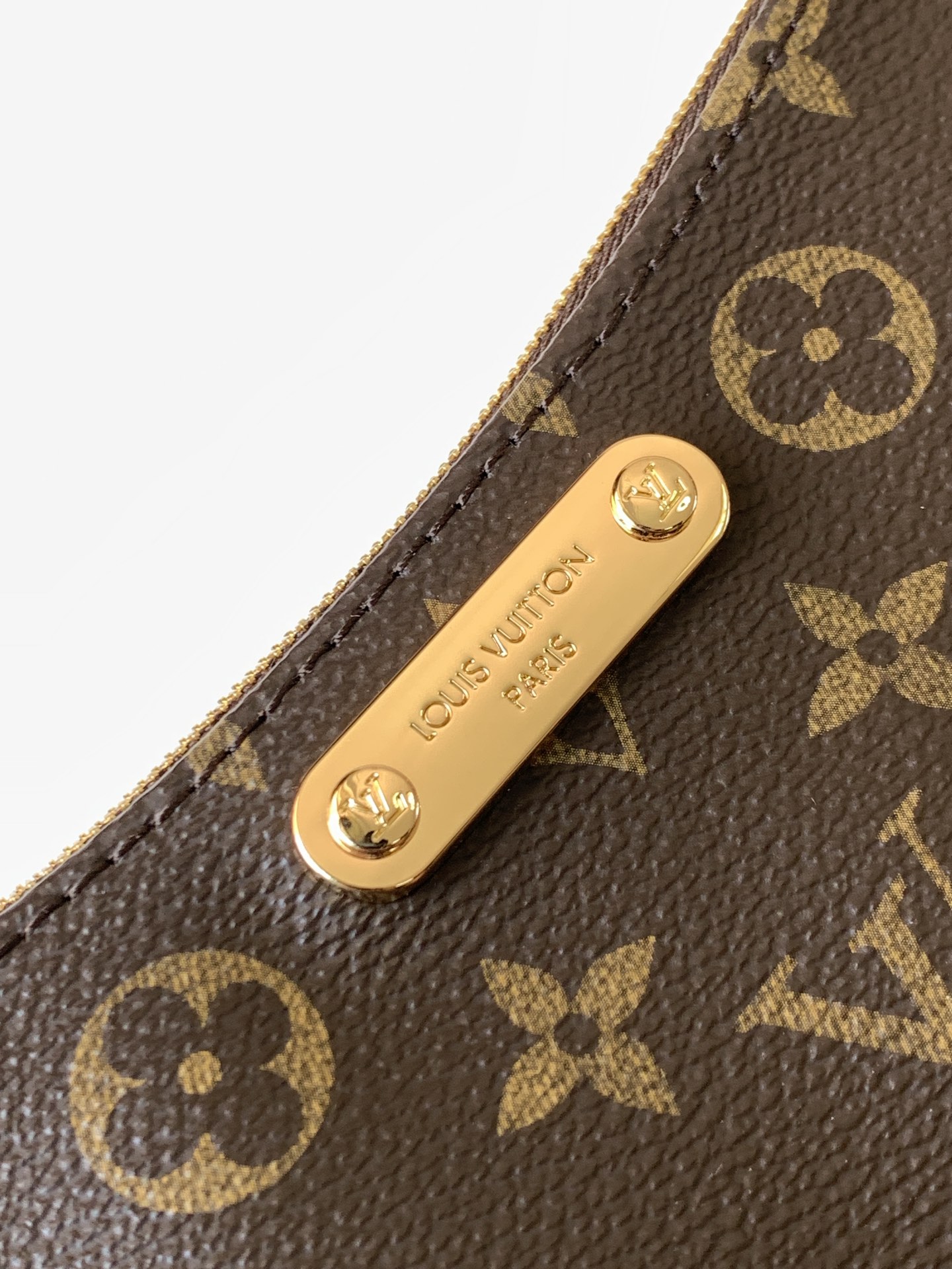 Louis Vuitton Twist Medium Leather and Canvas Textured Chain Shoulder Strap Louis Vuitton Twist Medium Leather and Canvas Textured Chain Shoulder Strap