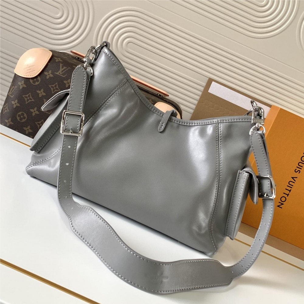 Louis Vuitton POCHETTE MÉTIS leather silver textured chain shoulder strap handbag Louis Vuitton POCHETTE MÉTIS leather silver textured chain shoulder strap handbag