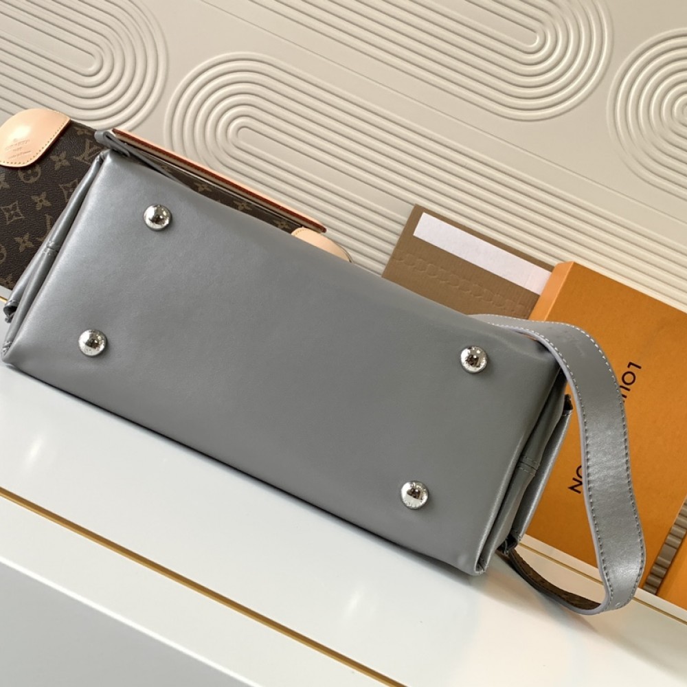 Louis Vuitton POCHETTE MÉTIS leather silver textured chain shoulder strap handbag Louis Vuitton POCHETTE MÉTIS leather silver textured chain shoulder strap handbag