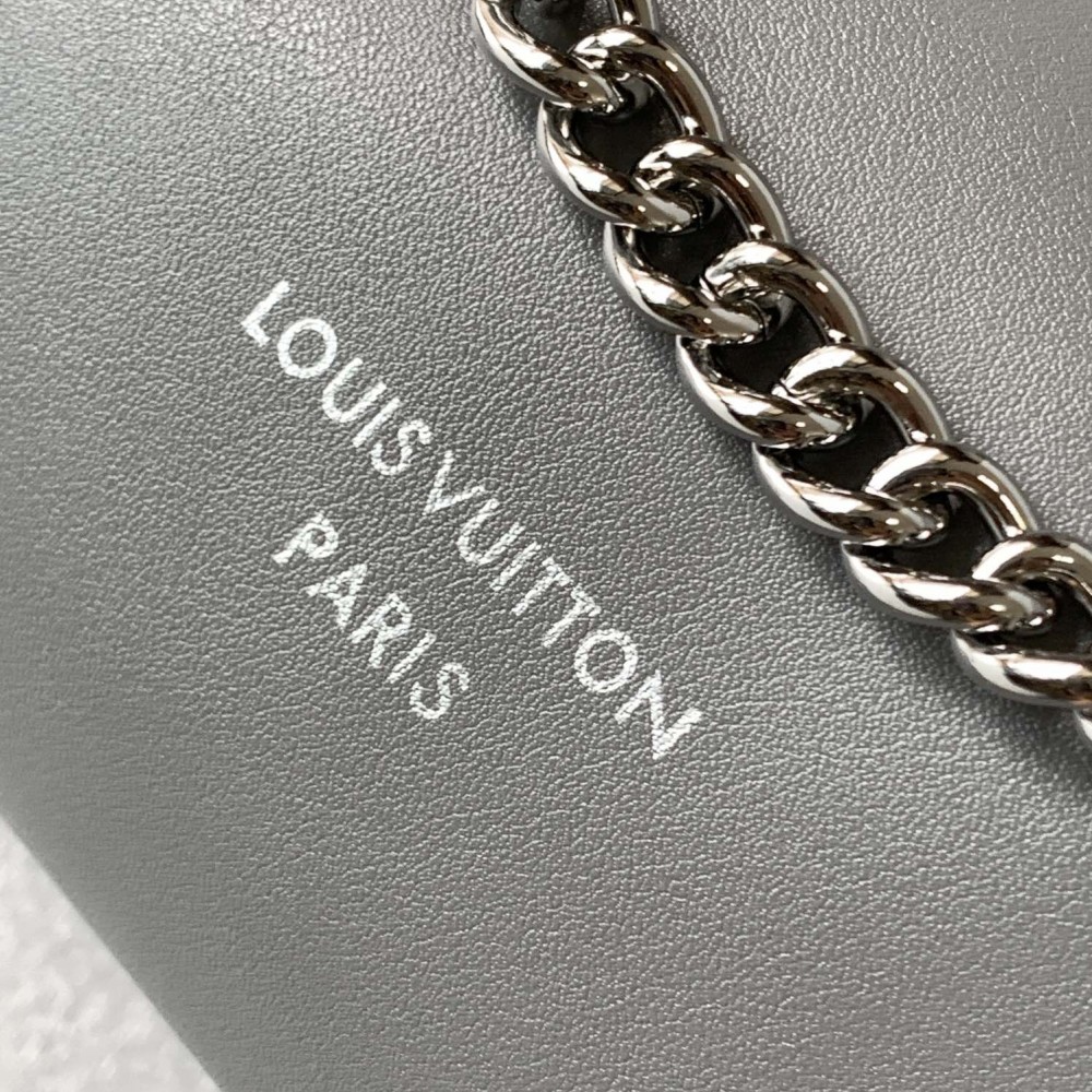 Louis Vuitton POCHETTE MÉTIS leather silver textured chain shoulder strap handbag Louis Vuitton POCHETTE MÉTIS leather silver textured chain shoulder strap handbag