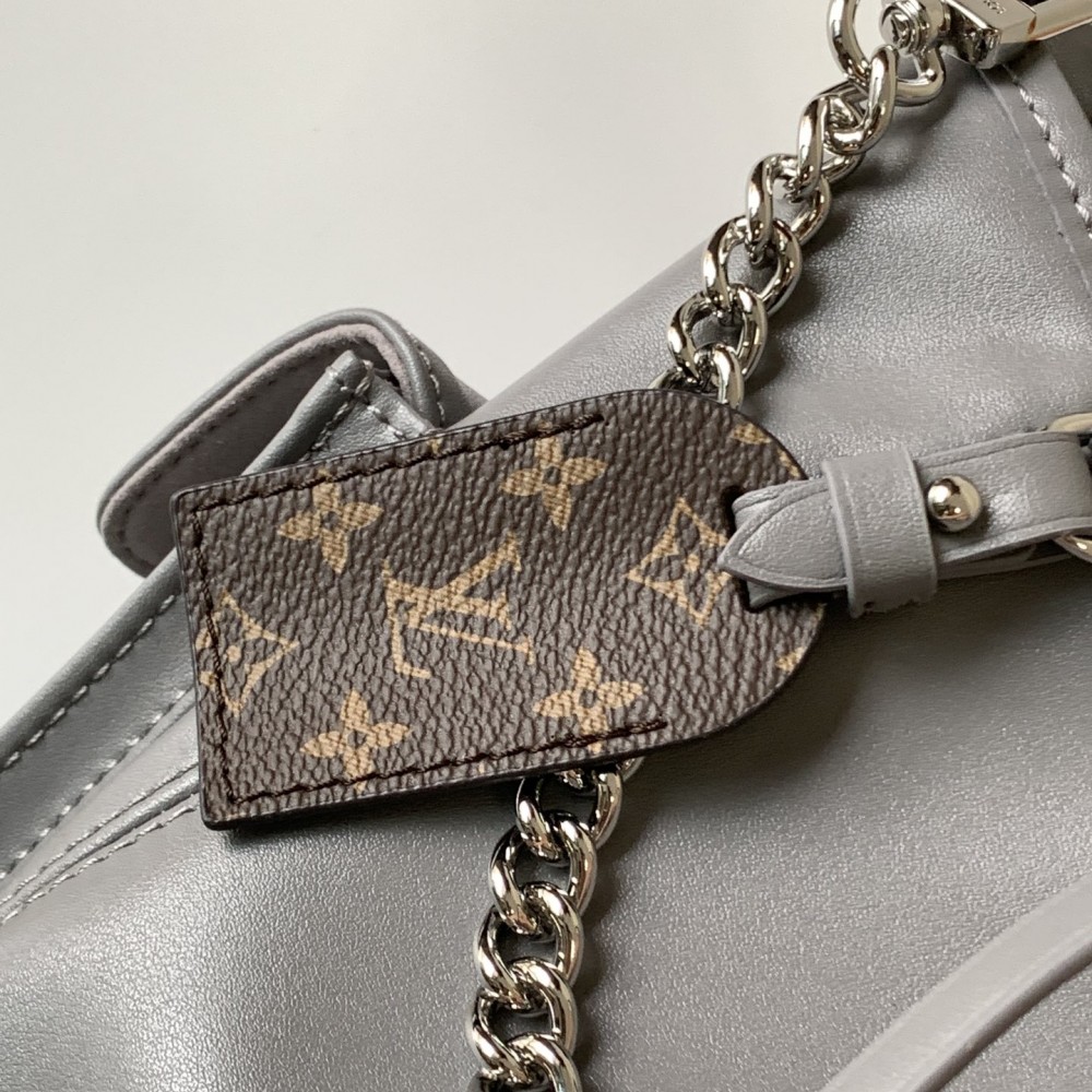 Louis Vuitton POCHETTE MÉTIS leather silver textured chain shoulder strap handbag Louis Vuitton POCHETTE MÉTIS leather silver textured chain shoulder strap handbag