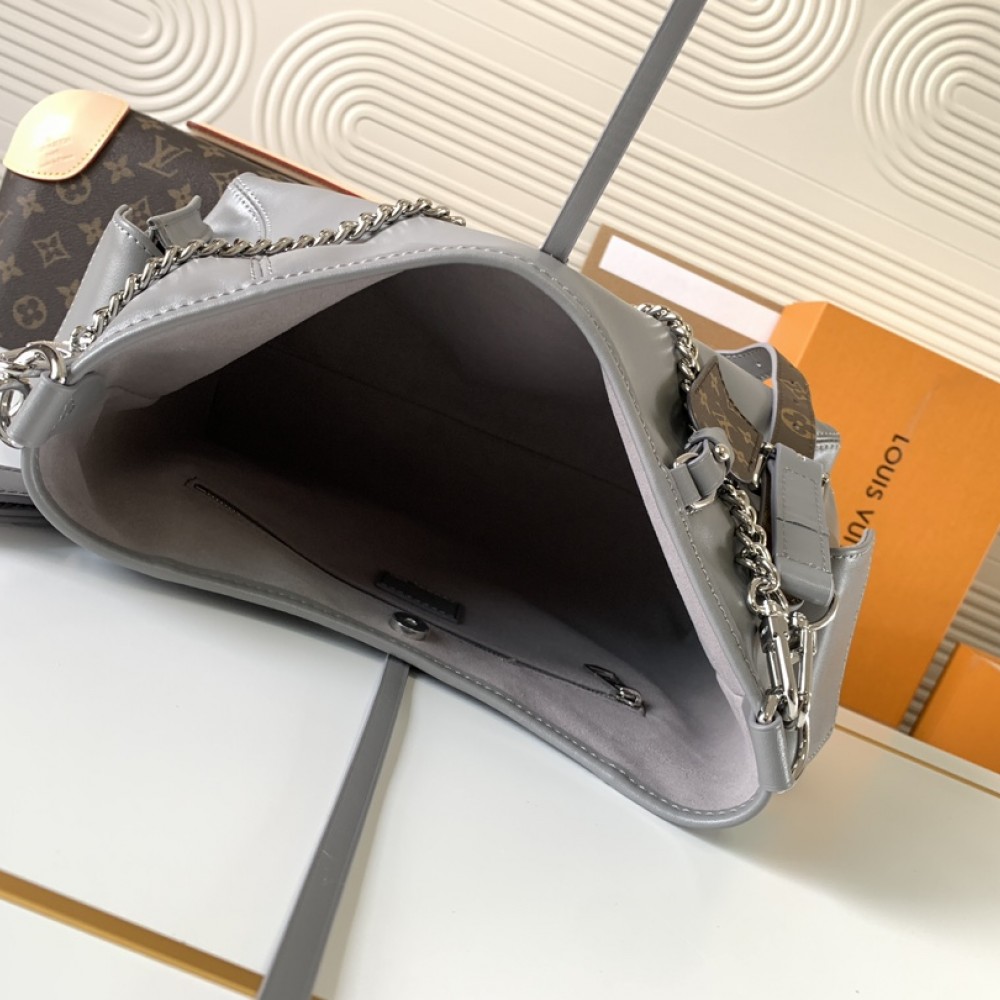 Louis Vuitton POCHETTE MÉTIS leather silver textured chain shoulder strap handbag Louis Vuitton POCHETTE MÉTIS leather silver textured chain shoulder strap handbag