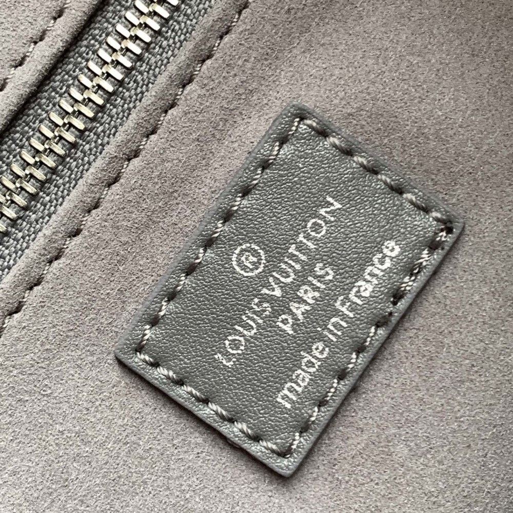 Louis Vuitton POCHETTE MÉTIS leather silver textured chain shoulder strap handbag Louis Vuitton POCHETTE MÉTIS leather silver textured chain shoulder strap handbag