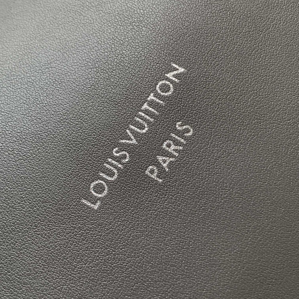 Louis Vuitton POCHETTE MÉTIS Large Leather and Silver Textured Chain Shoulder Strap Louis Vuitton POCHETTE MÉTIS Large Leather and Silver Textured Chain Shoulder Strap