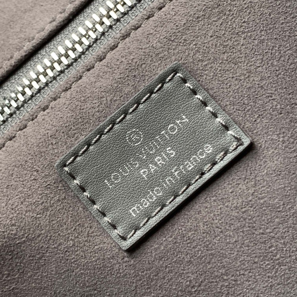 Louis Vuitton POCHETTE MÉTIS Large Leather and Silver Textured Chain Shoulder Strap Louis Vuitton POCHETTE MÉTIS Large Leather and Silver Textured Chain Shoulder Strap