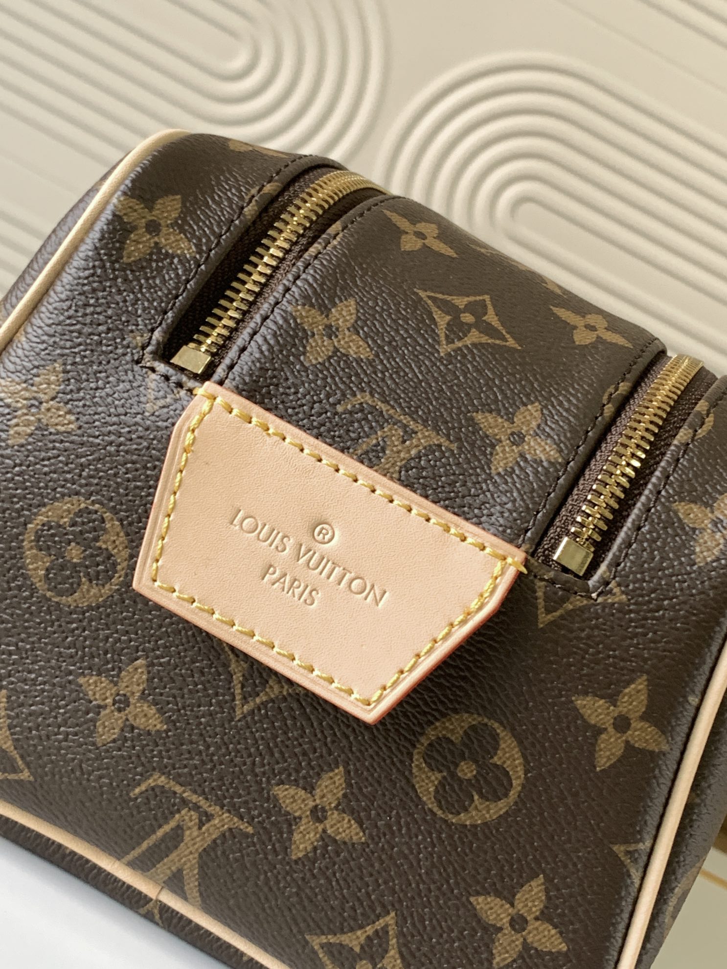 Louis Vuitton Classic Brown Leather and Canvas Textured Tote Louis Vuitton Classic Brown Leather and Canvas Textured Tote