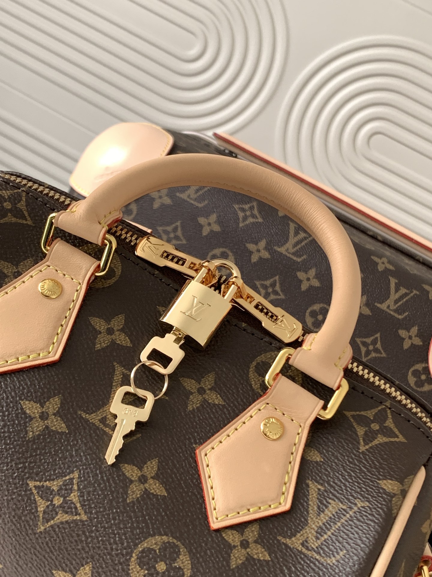 Louis Vuitton Nano Speedy Classic Brown Leather Canvas Textured White Shoulder Strap Tote Louis Vuitton Nano Speedy Classic Brown Leather Canvas Textured White Shoulder Strap Tote