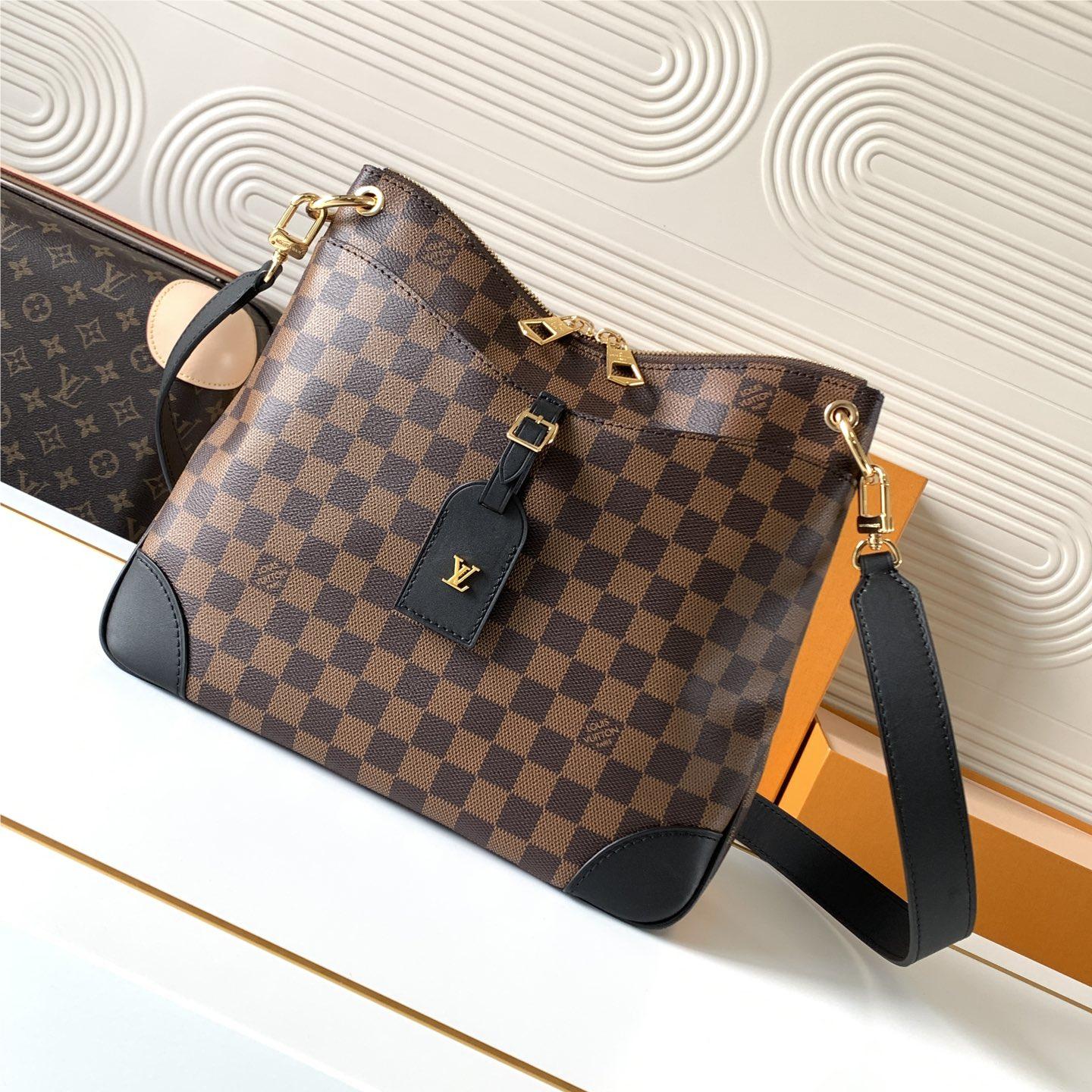Louis Vuitton black shoulder strap bucket bag Louis Vuitton black shoulder strap bucket bag