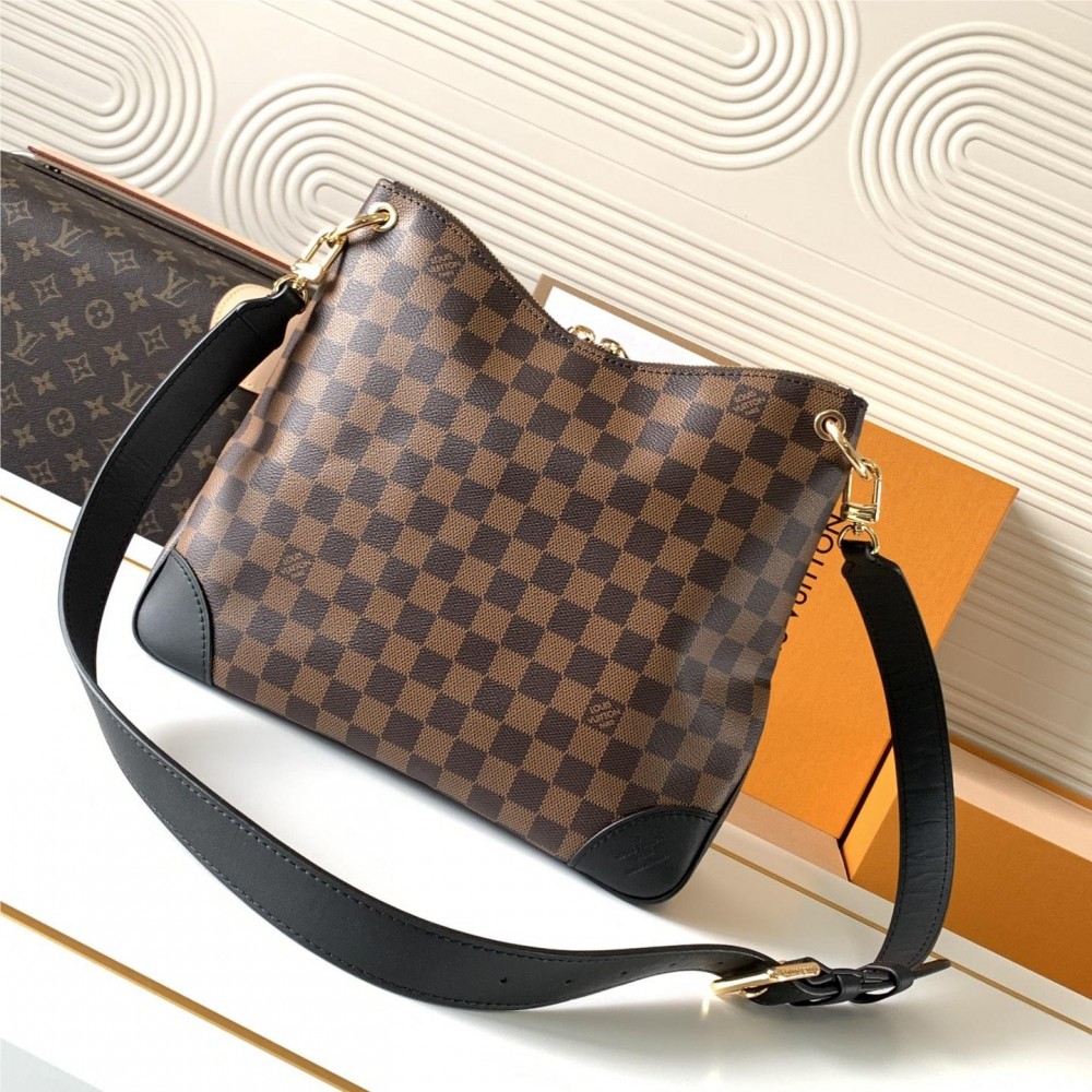 Louis Vuitton black shoulder strap bucket bag Louis Vuitton black shoulder strap bucket bag