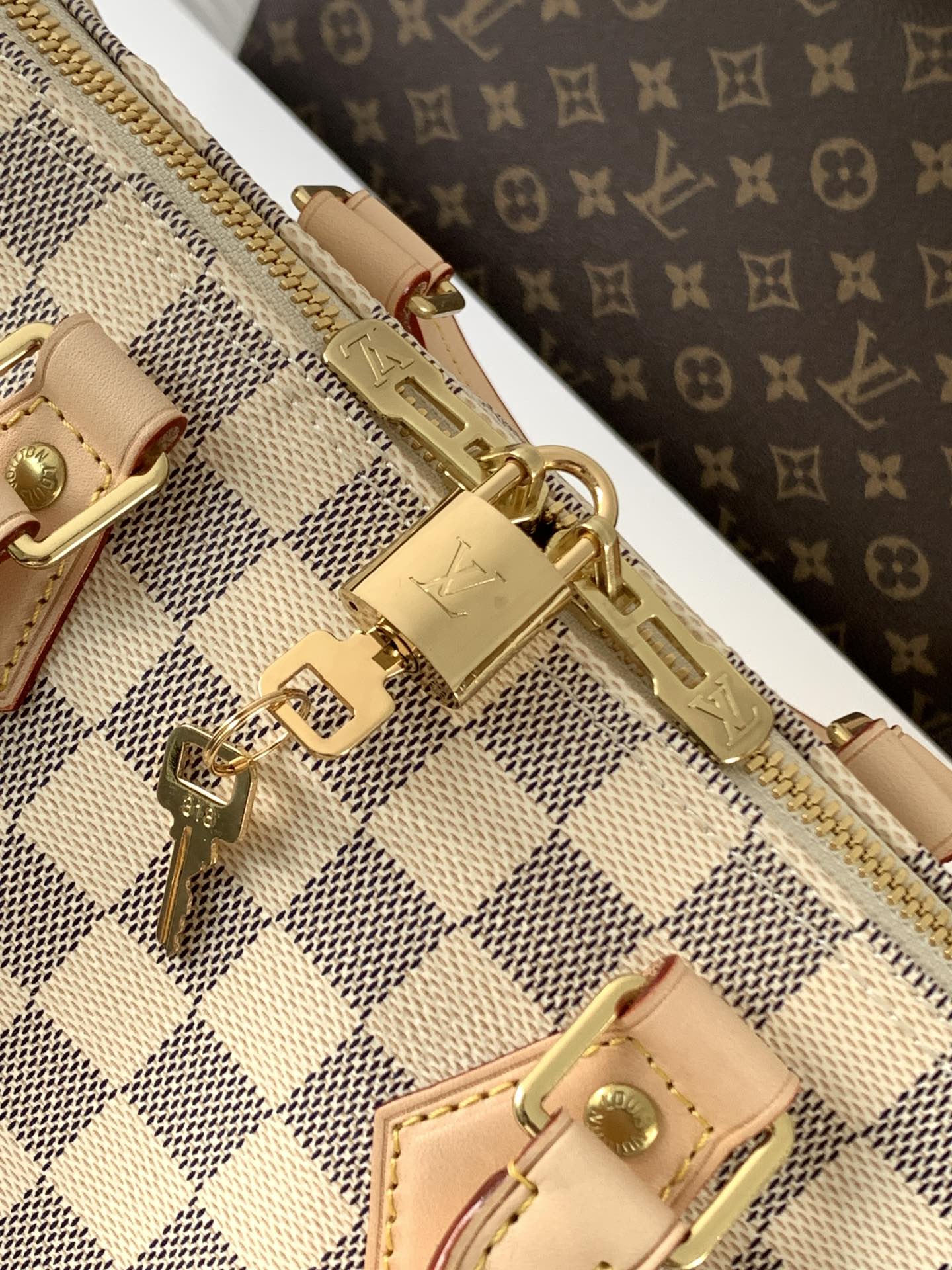 Louis Vuitton Speedy 30 Small Fresh Blue and White Square Handbag Louis Vuitton Speedy 30 Small Fresh Blue and White Square Handbag