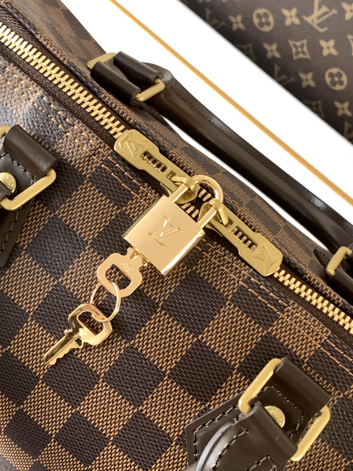 Louis Vuitton Speedy 30 Medium Classic Black and White Square Bag Louis Vuitton Speedy 30 Medium Classic Black and White Square Bag