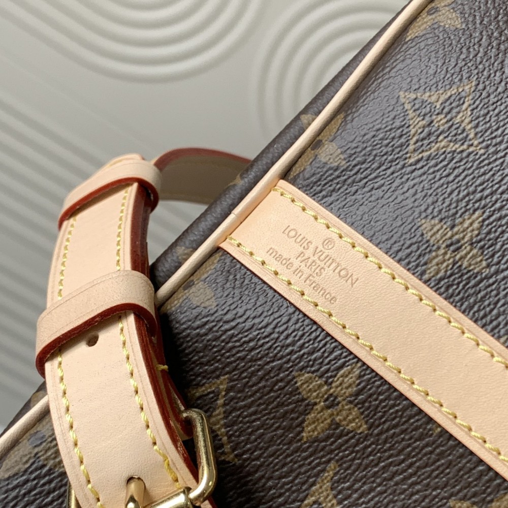 Louis Vuitton Speedy 30 Large Bag in Textured Canvas Louis Vuitton Speedy 30 Large Bag in Textured Canvas