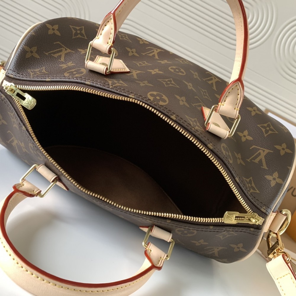 Louis Vuitton Speedy 30 Medium Bag in Textured Canvas Louis Vuitton Speedy 30 Medium Bag in Textured Canvas