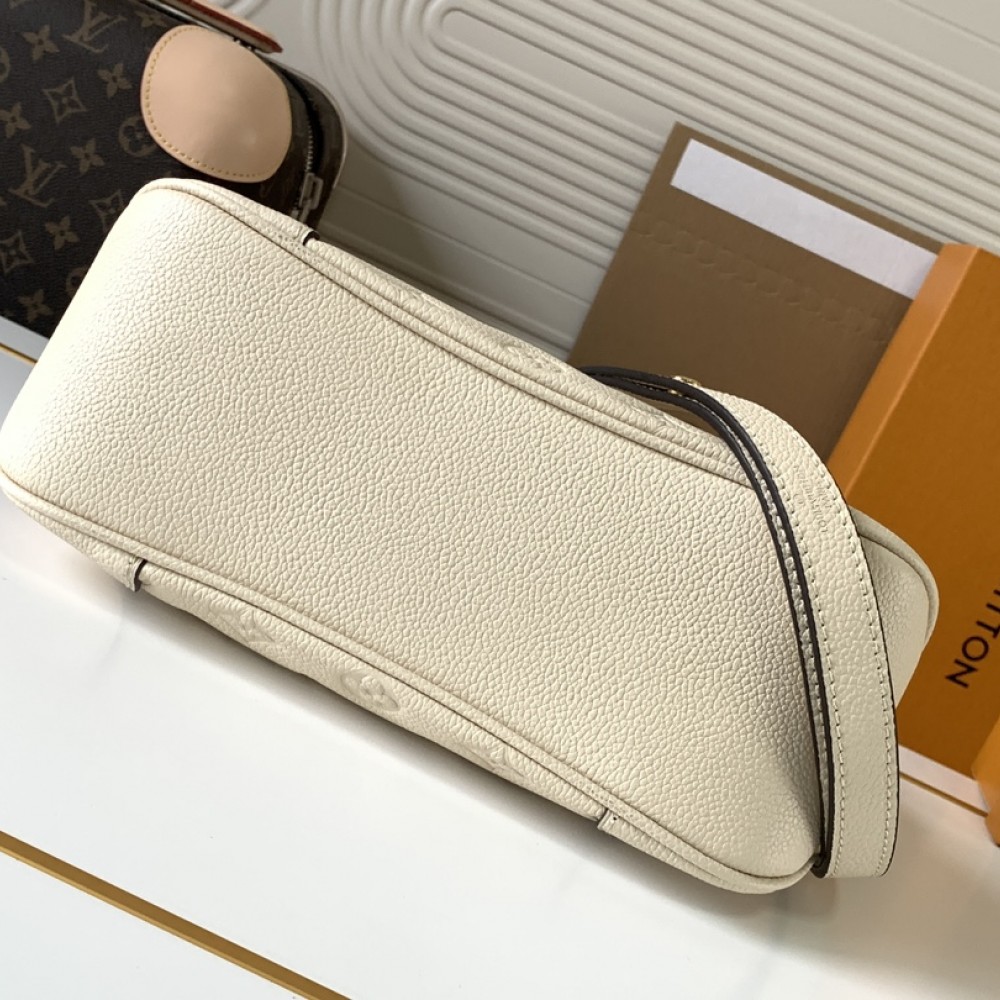 Louis Vuitton ONTHEGO Medium Classic White Canvas Textured Half Moon Bag Louis Vuitton ONTHEGO Medium Classic White Canvas Textured Half Moon Bag