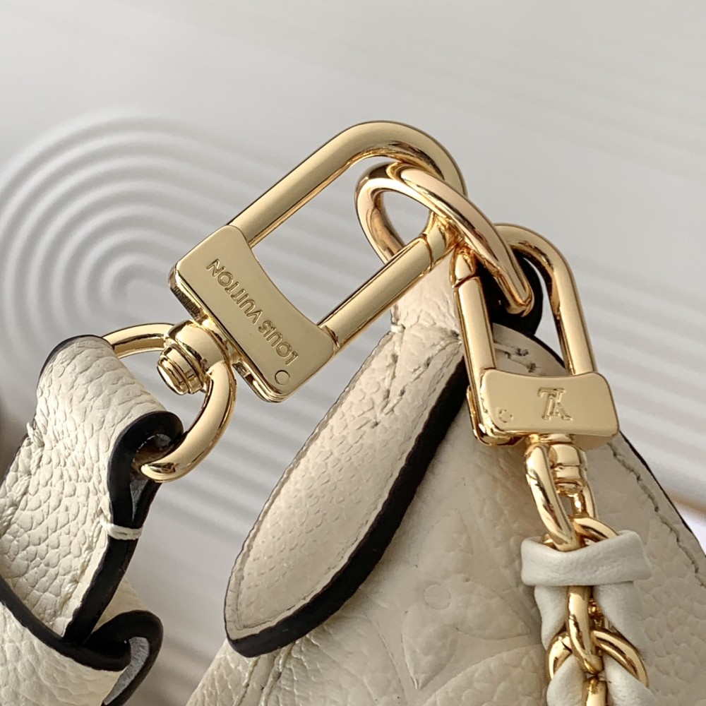 Louis Vuitton ONTHEGO Medium Classic White Canvas Textured Half Moon Bag Louis Vuitton ONTHEGO Medium Classic White Canvas Textured Half Moon Bag