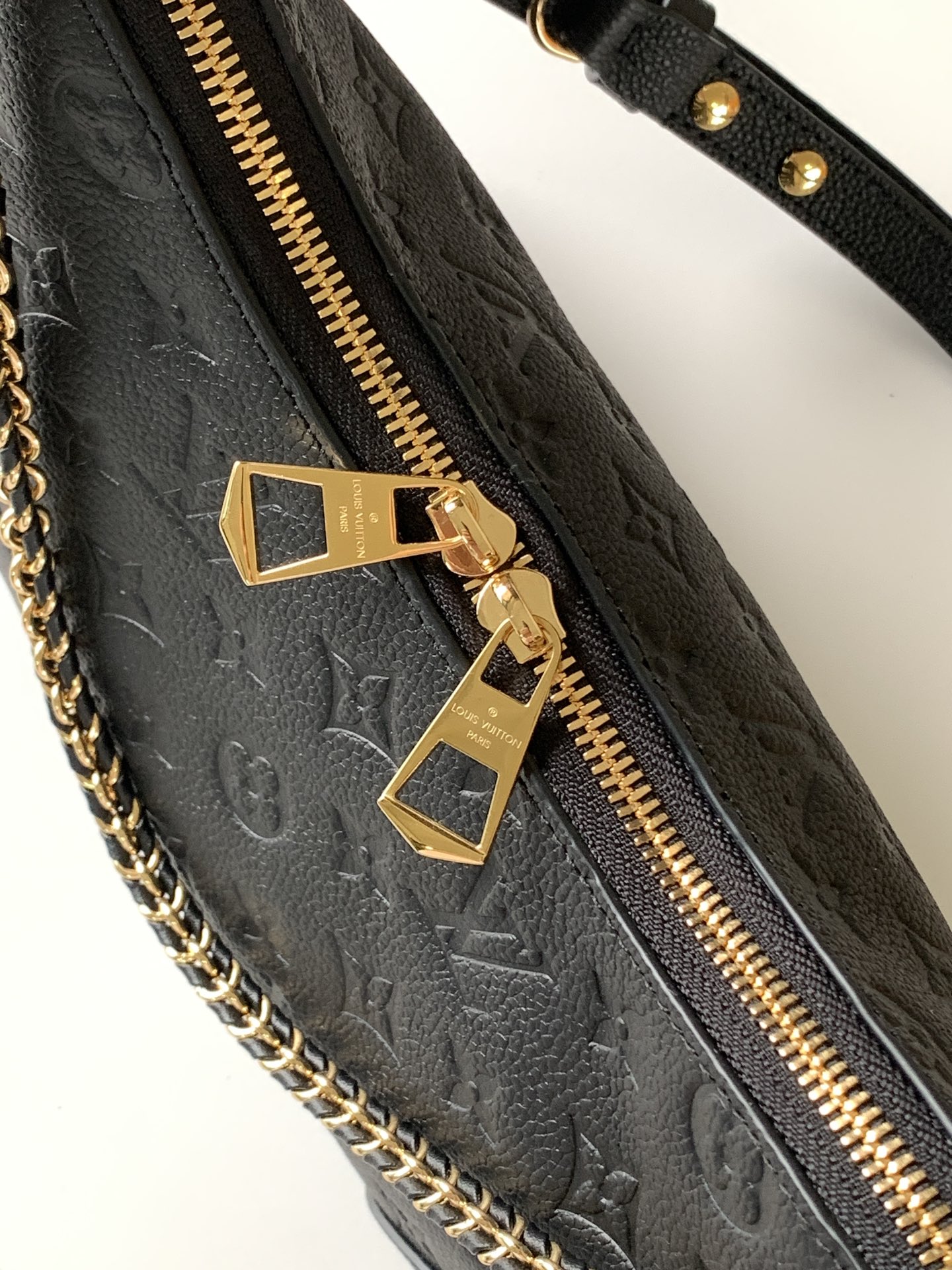 Louis Vuitton ONTHEGO Medium Classic Black Canvas Textured Half Moon Bag Louis Vuitton ONTHEGO Medium Classic Black Canvas Textured Half Moon Bag