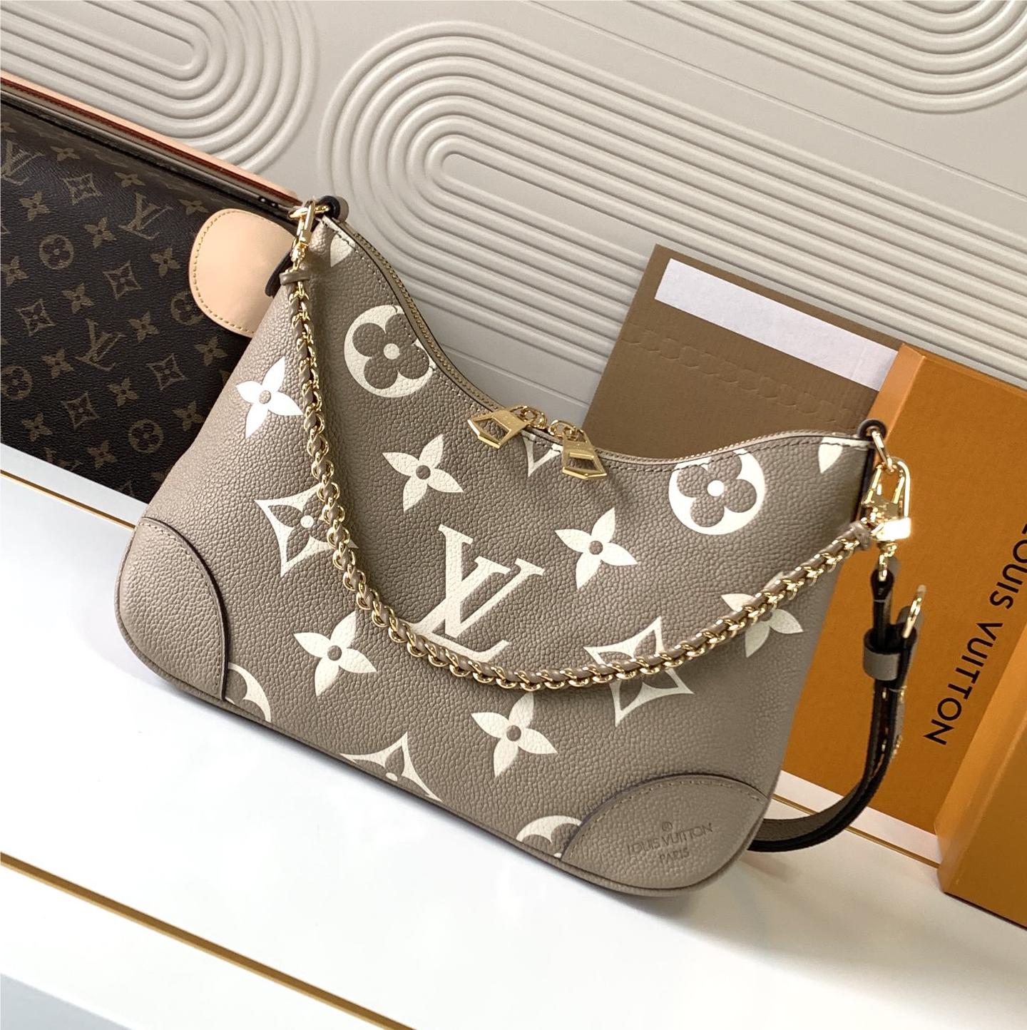 Louis Vuitton ONTHEGO series medium classic floral canvas textured half moon bag Louis Vuitton ONTHEGO series medium classic floral canvas textured half moon bag
