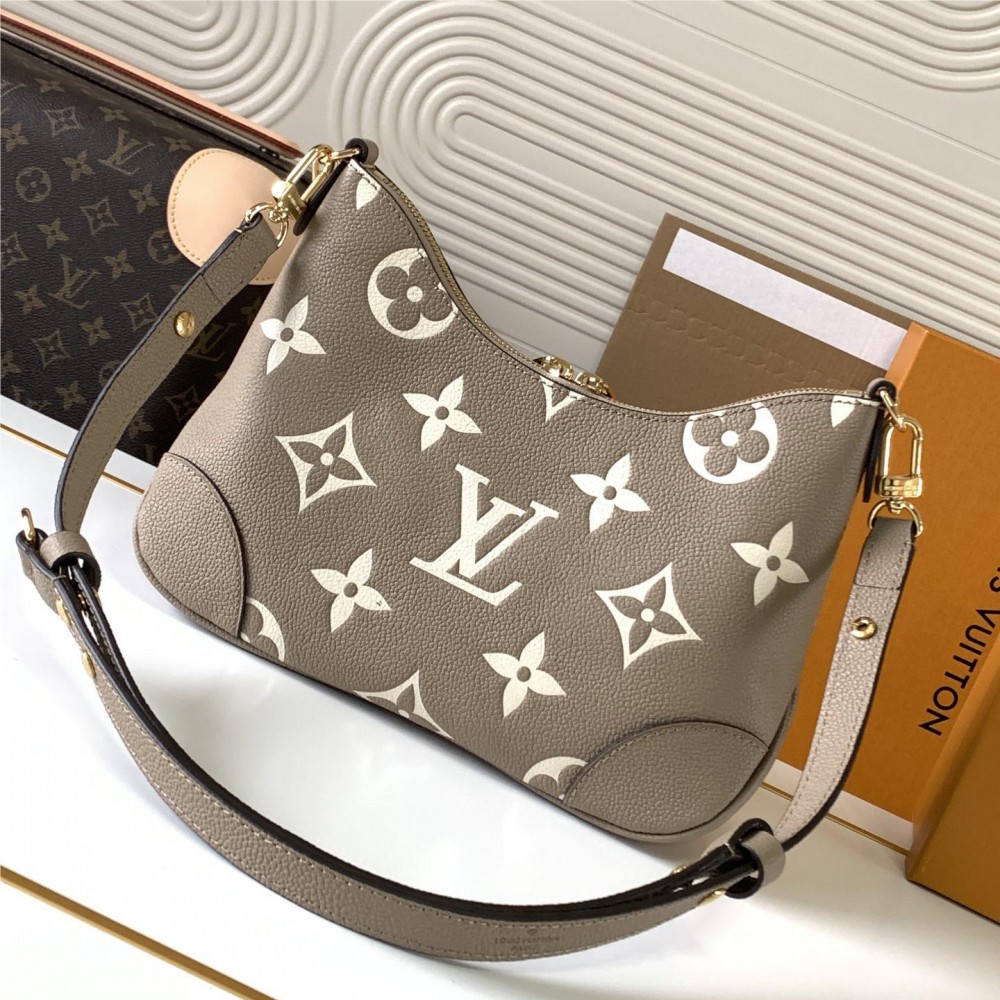 Louis Vuitton ONTHEGO series medium classic floral canvas textured half moon bag Louis Vuitton ONTHEGO series medium classic floral canvas textured half moon bag