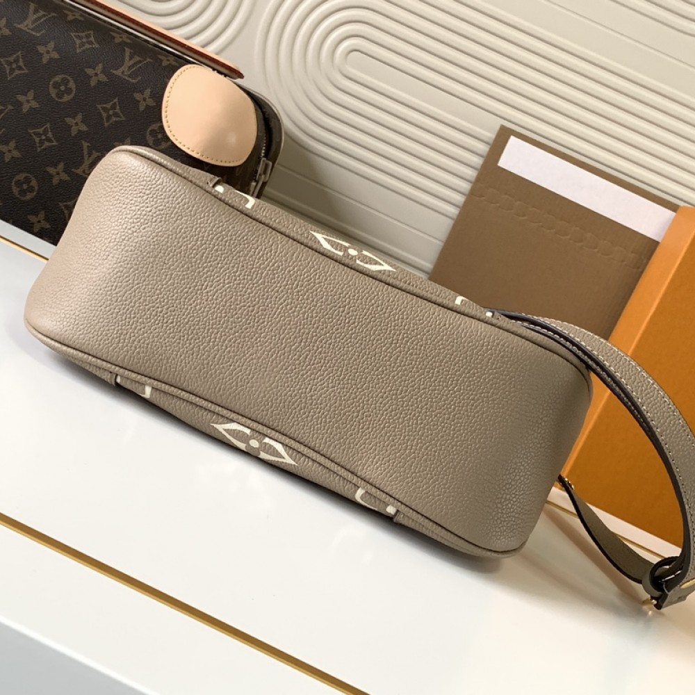 Louis Vuitton ONTHEGO series medium classic floral canvas textured half moon bag Louis Vuitton ONTHEGO series medium classic floral canvas textured half moon bag