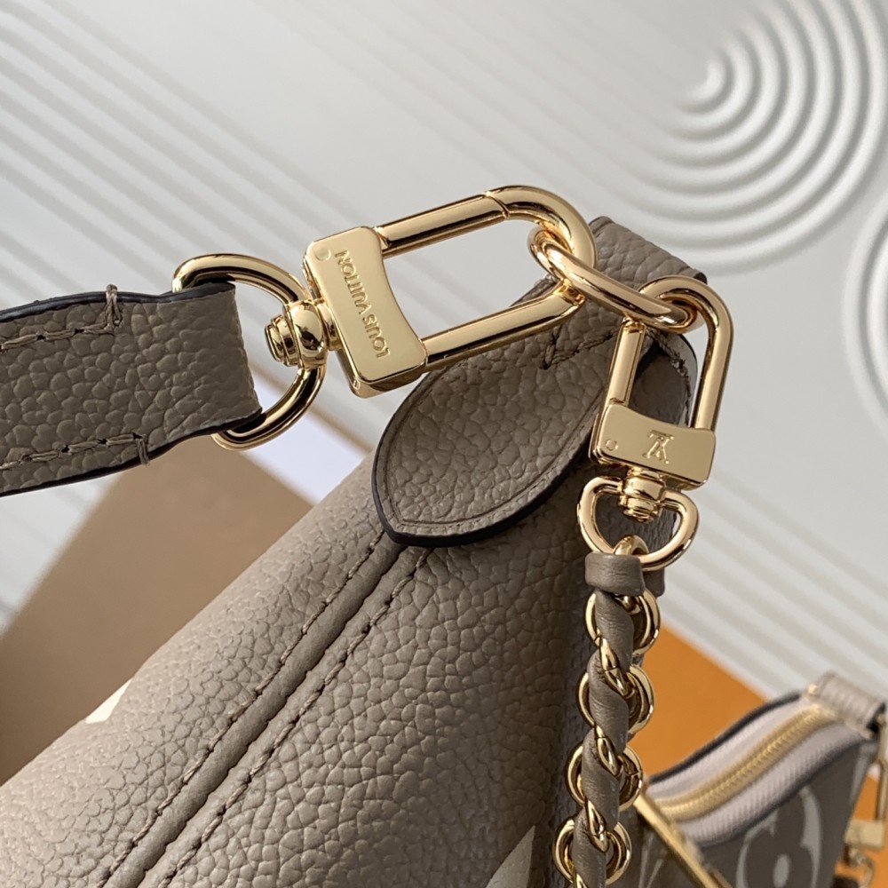 Louis Vuitton ONTHEGO series medium classic floral canvas textured half moon bag Louis Vuitton ONTHEGO series medium classic floral canvas textured half moon bag
