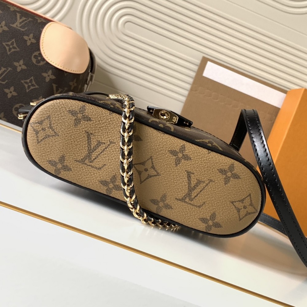 Louis Vuitton Classic Vintage Canvas Textured Tote Louis Vuitton Classic Vintage Canvas Textured Tote