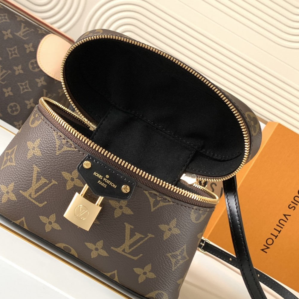 Louis Vuitton Classic Vintage Canvas Textured Tote Louis Vuitton Classic Vintage Canvas Textured Tote