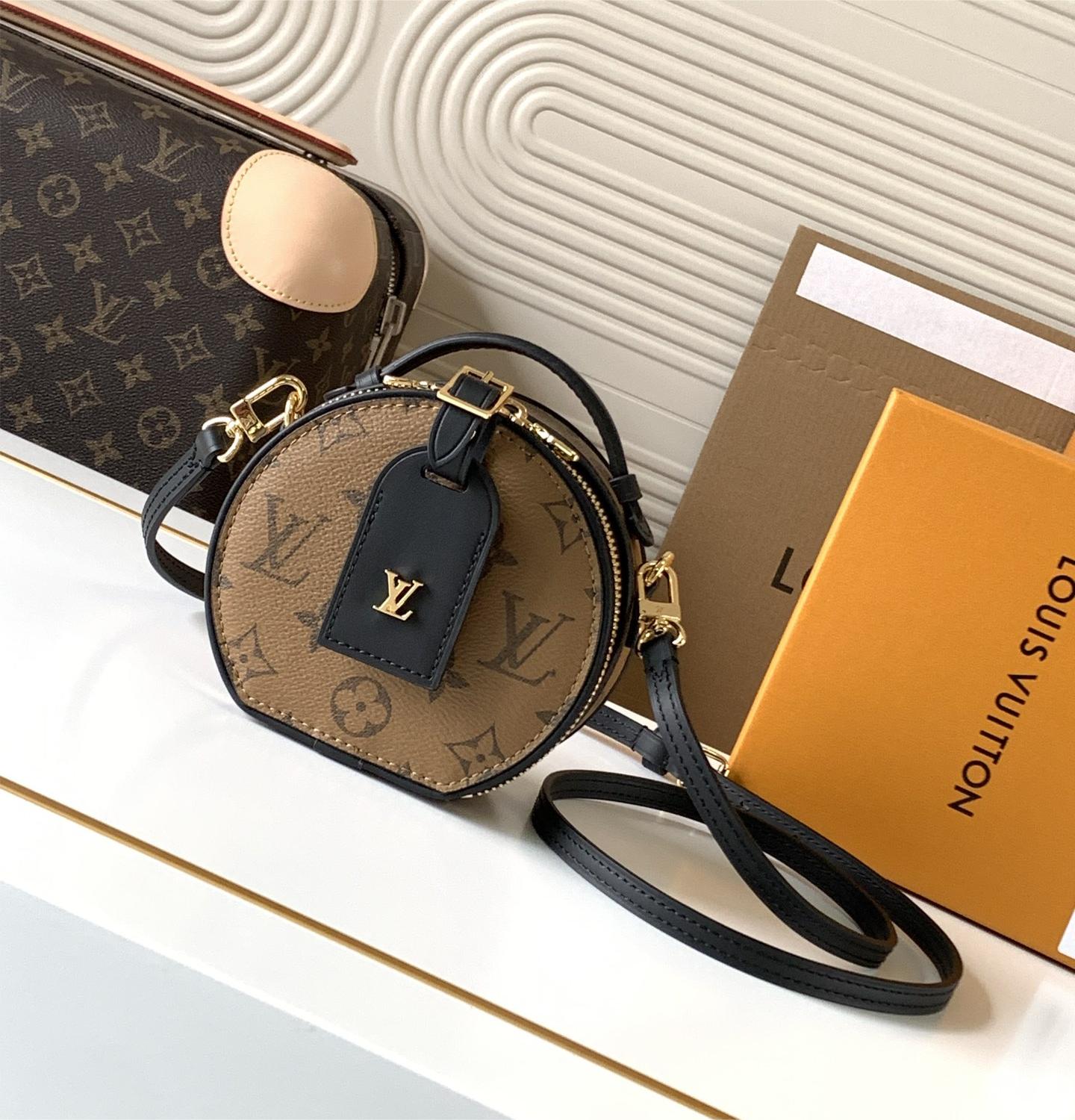 Louis Vuitton Classic Round Shoulder Bag Louis Vuitton Classic Round Shoulder Bag