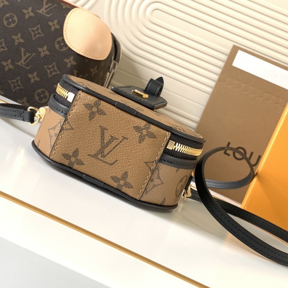 Louis Vuitton Classic Round Shoulder Bag Louis Vuitton Classic Round Shoulder Bag