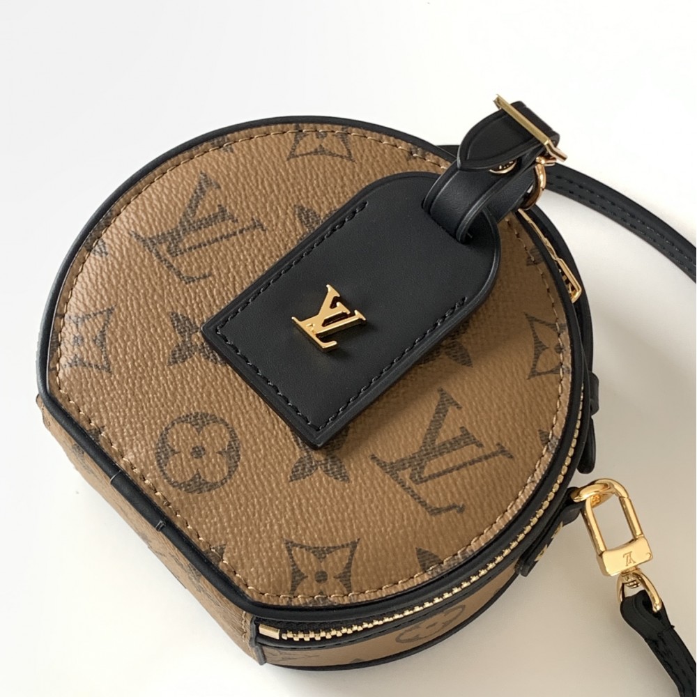 Louis Vuitton Classic Round Shoulder Bag Louis Vuitton Classic Round Shoulder Bag