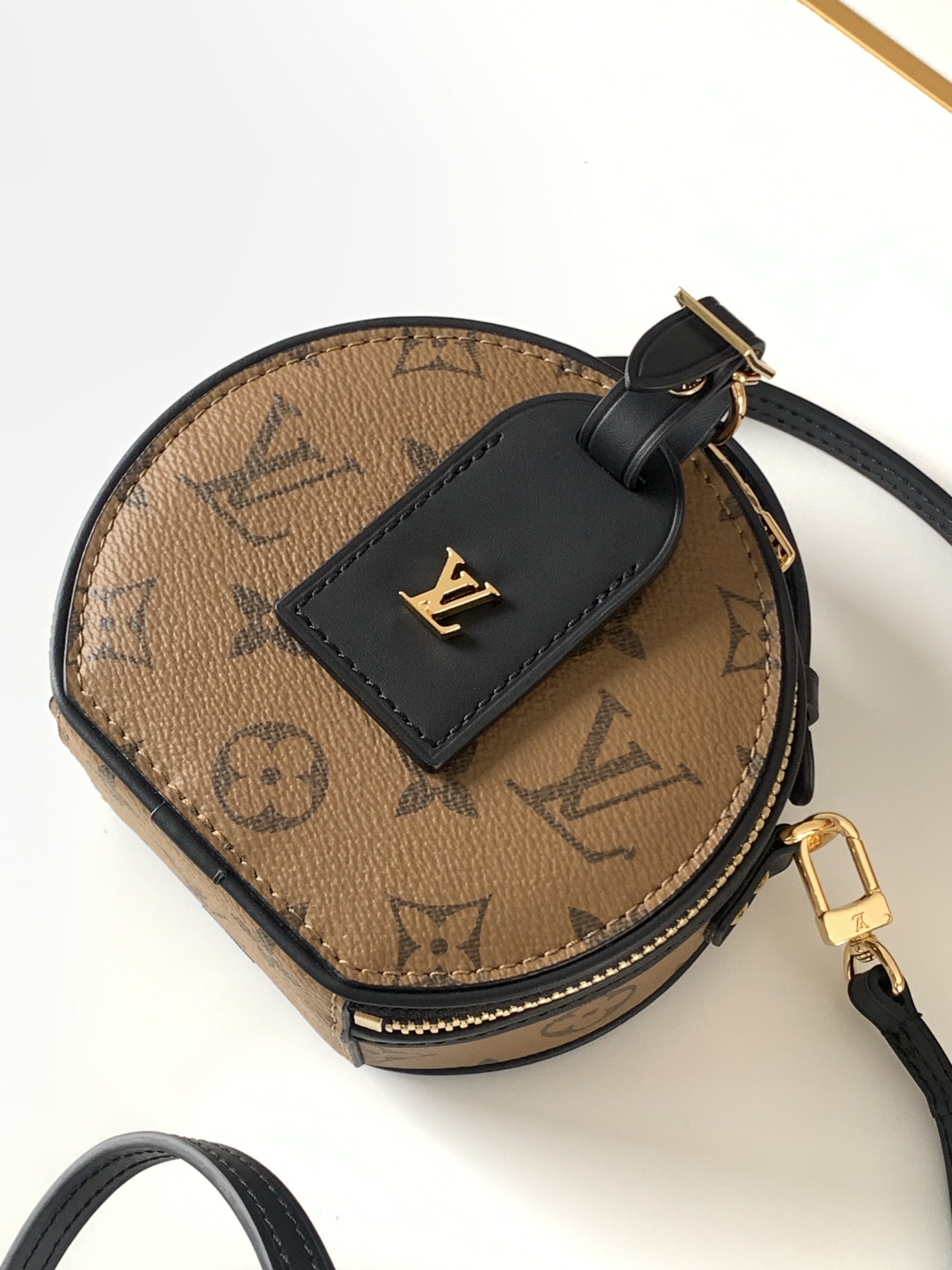 Louis Vuitton Classic Round Shoulder Bag Louis Vuitton Classic Round Shoulder Bag