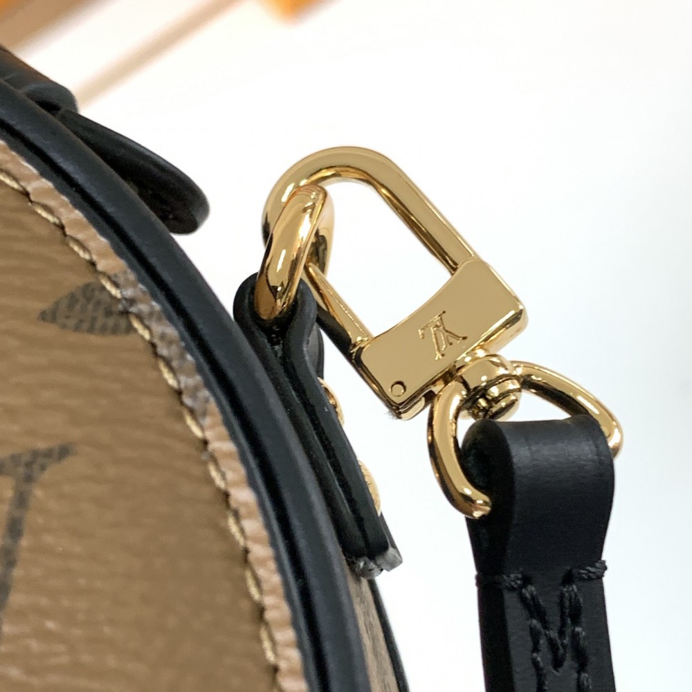 Louis Vuitton Classic Round Shoulder Bag Louis Vuitton Classic Round Shoulder Bag