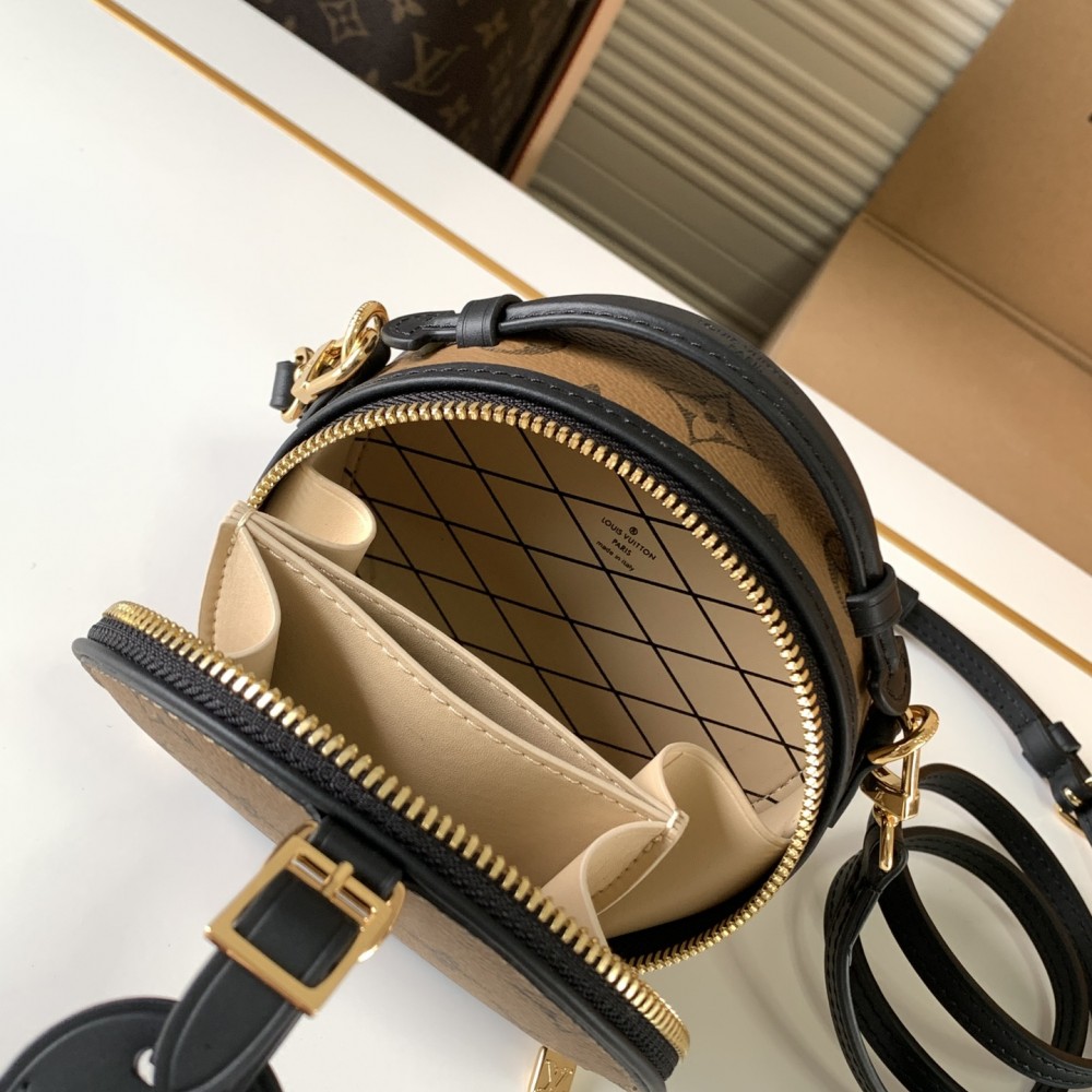 Louis Vuitton Classic Round Shoulder Bag Louis Vuitton Classic Round Shoulder Bag