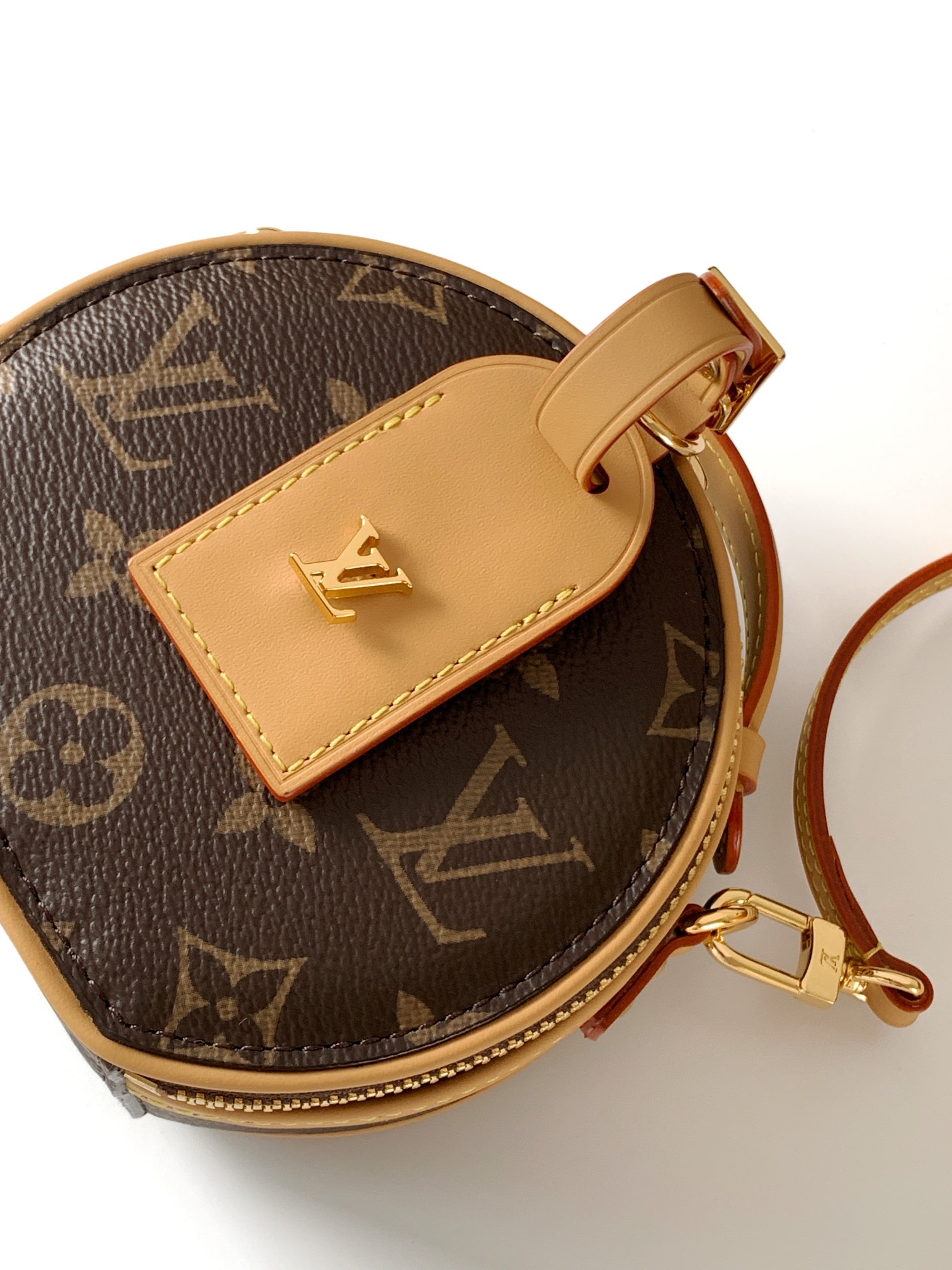 Louis Vuitton Classic Canvas Textured Round Shoulder Bag Louis Vuitton Classic Canvas Textured Round Shoulder Bag