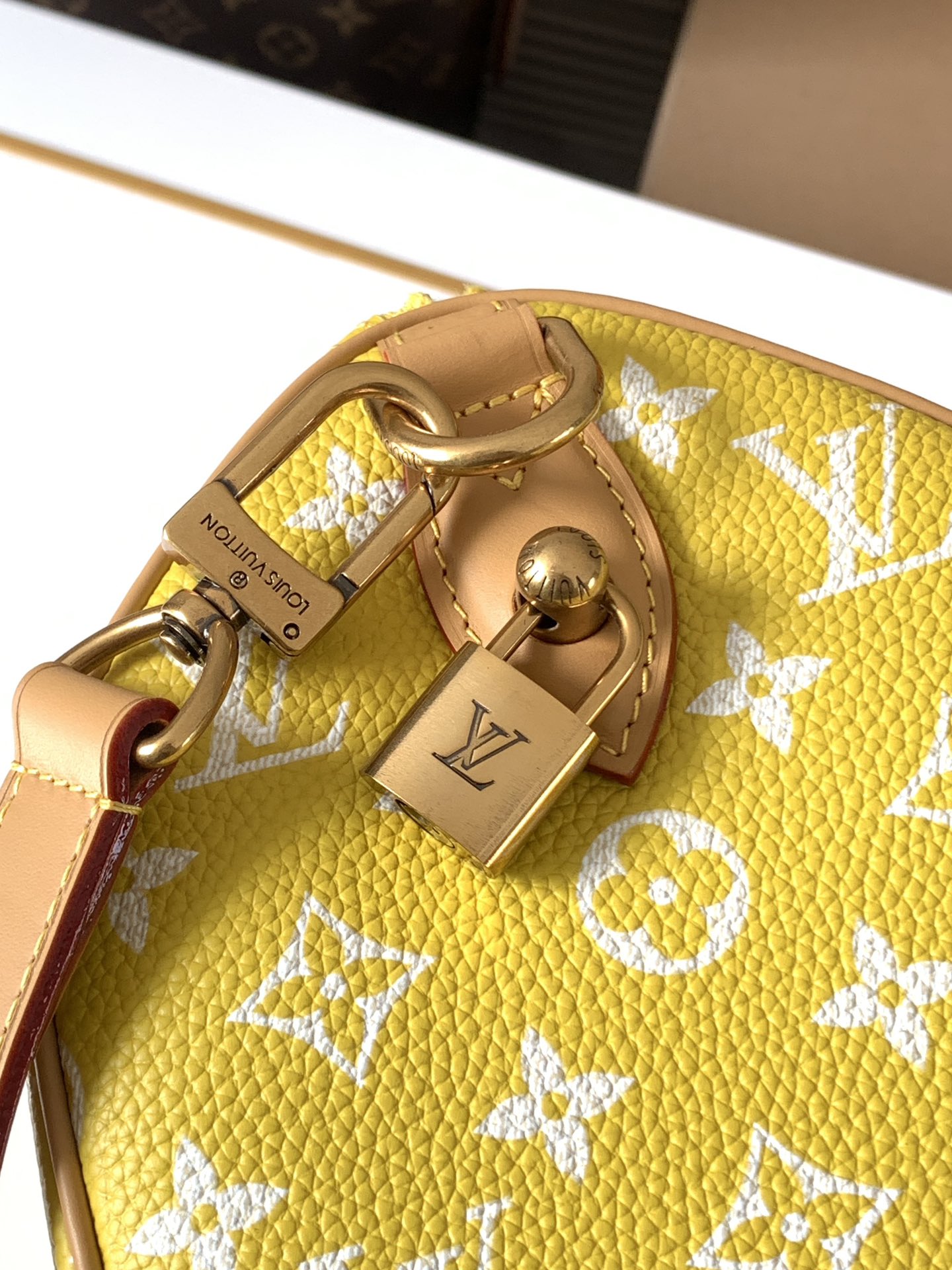 Louis Vuitton SPEEDY yellow canvas textured tote bag Louis Vuitton SPEEDY yellow canvas textured tote bag