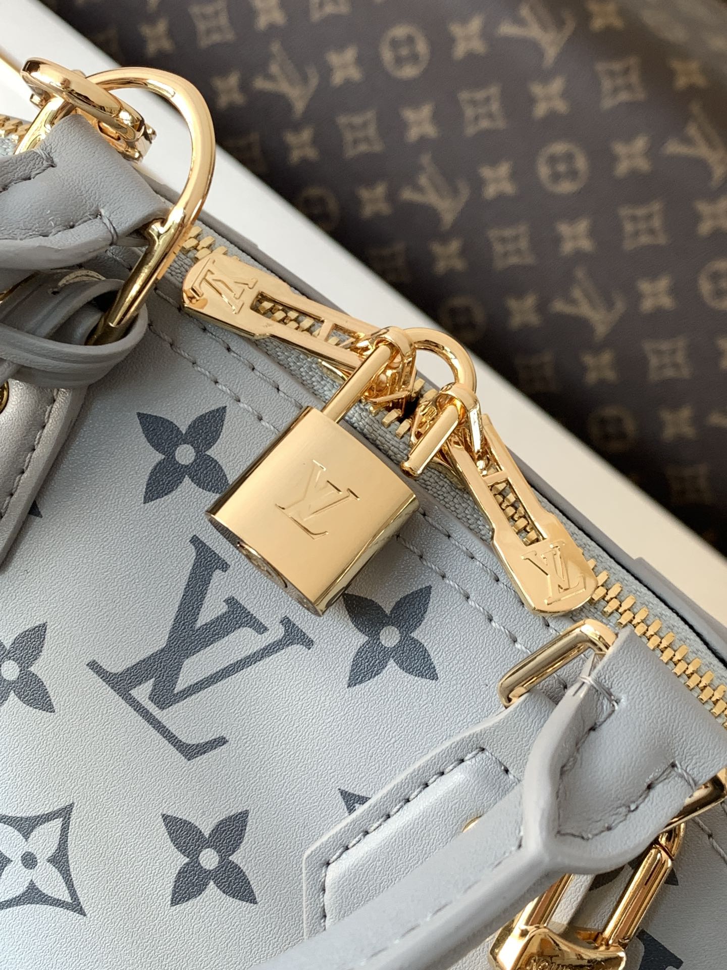 Louis Vuitton Speedy Small Blue Textured Canvas Tote Louis Vuitton Speedy Small Blue Textured Canvas Tote