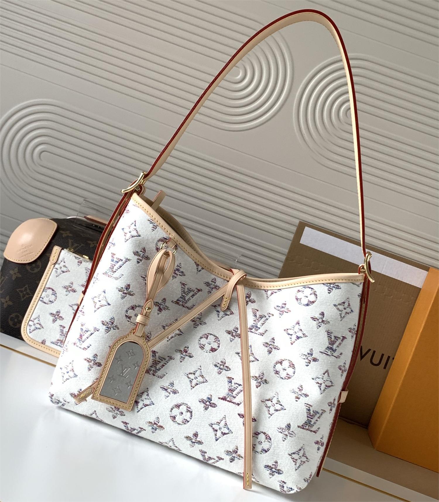 Louis Vuitton ONTHEGO series floral canvas textured handbag Louis Vuitton ONTHEGO series floral canvas textured handbag