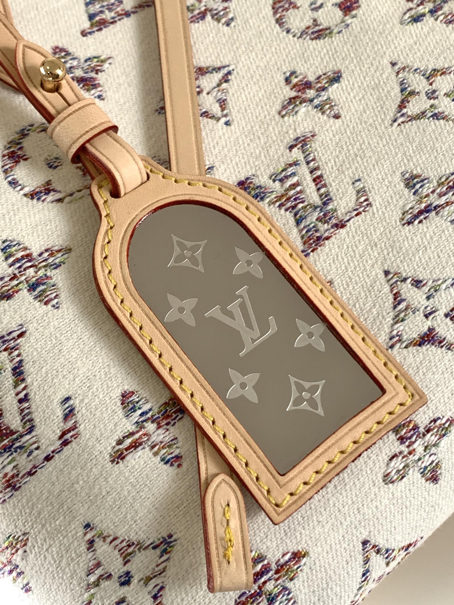 Louis Vuitton ONTHEGO series floral canvas textured handbag Louis Vuitton ONTHEGO series floral canvas textured handbag