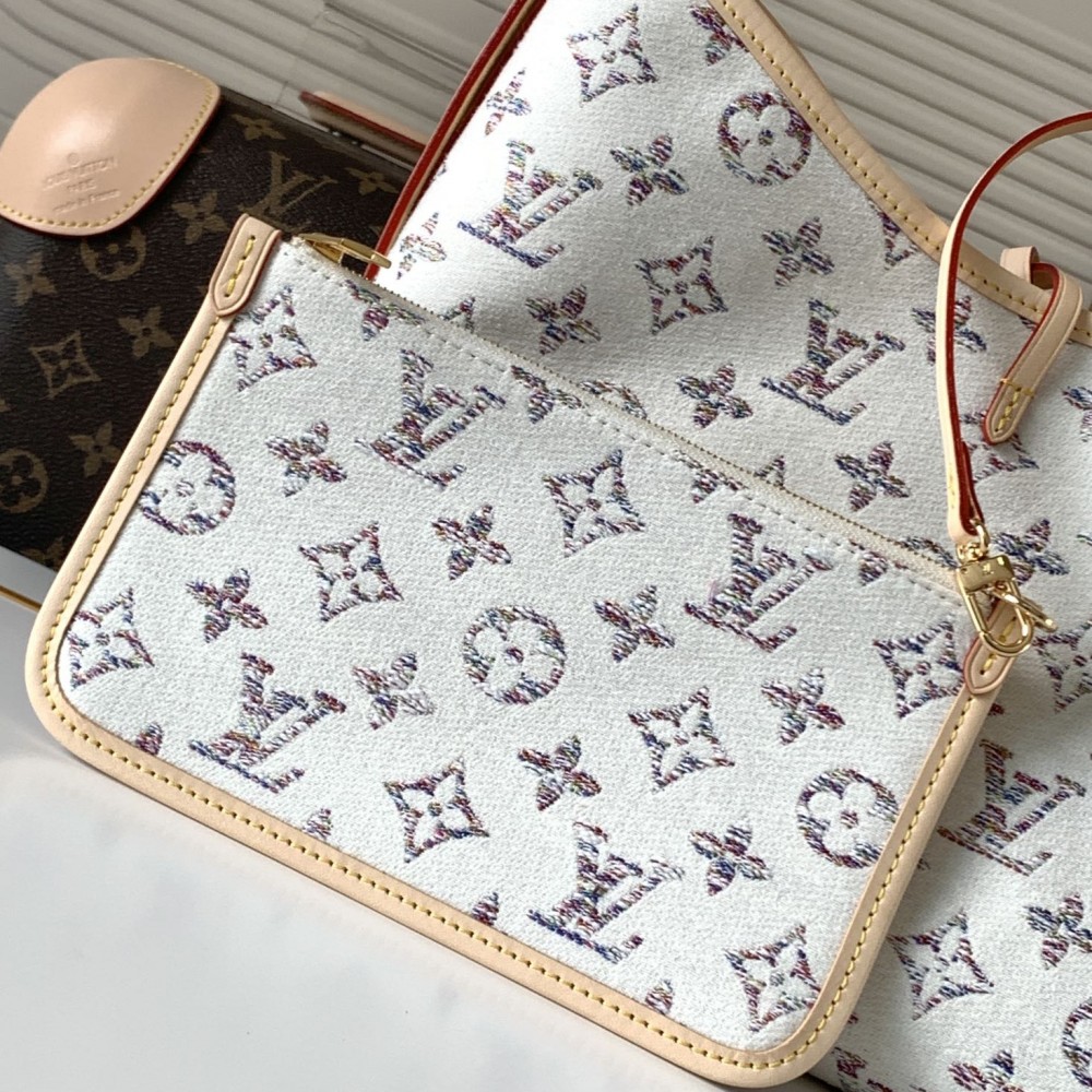 Louis Vuitton ONTHEGO series floral canvas textured handbag Louis Vuitton ONTHEGO series floral canvas textured handbag