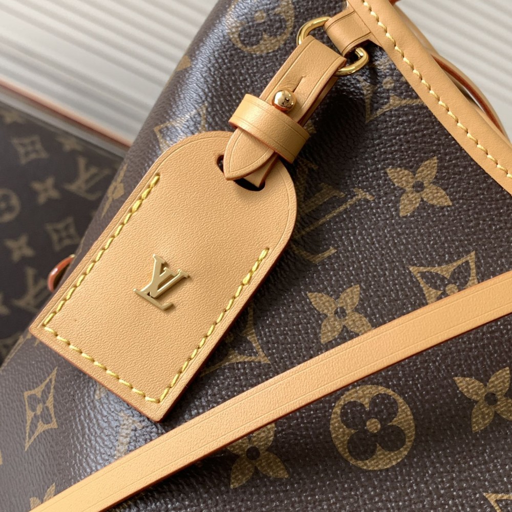 Louis Vuitton OnTheGo Classic Canvas Textured Bag Louis Vuitton OnTheGo Classic Canvas Textured Bag