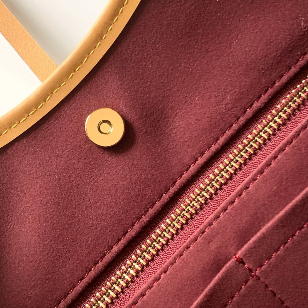 Louis Vuitton OnTheGo Classic Canvas Textured Bag Louis Vuitton OnTheGo Classic Canvas Textured Bag