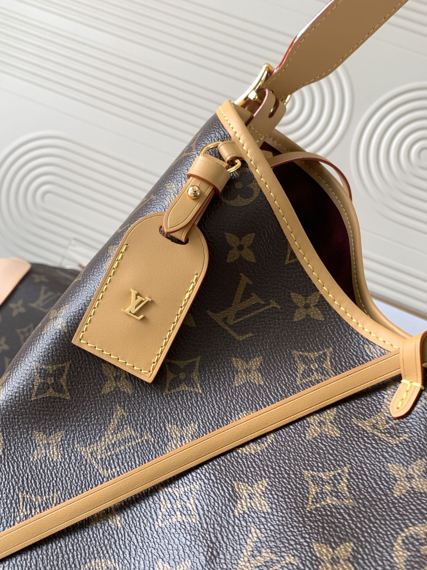 Louis Vuitton OnTheGo Large Classic Canvas Textured Bag Louis Vuitton OnTheGo Large Classic Canvas Textured Bag